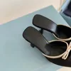 Yay düğüm kare kafa kadın ince topuk son moda terlik Avrupa ve Amerikan 6 cm rahat siyah ipek baotou sandalet terlik tasarımcı fabrika ayakkabı