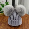 Inverno bambino cappello lavorato a maglia con due pompon naturali delle ragazze del ragazzo berretto di pelliccia naturale per bambini Caps doppio vero cappello di pelliccia Pom Pom per i bambini Y201024