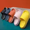 Zapatillas de casa con plataforma de verano para mujer, chanclas cómodas de suela suave para playa, zapatos informales antideslizantes de EVA para mujer