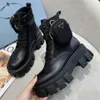 Vrouwen Rois Martin Boots Military Inspired Combat Boots Nylon Pouch bevestigd aan de enkel met riemgrootte 35-41