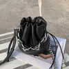HBP All-Match Portable Drawstring Chain Läder Bucket Bag Stora Kapacitet Messenger Nisch One-Shoulder Kvinnors Väskor