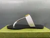 Partihandel Sommar Märke Designer kvinnor Flip flops Tofflor Mode äkta läder rutschkanor sandaler Metallkedja Dam Fritidsskor 35-45