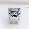 Luxury Green Eyes Zircon Leopard Head 925 Sterling Silver Finger Ring Panther Animal Hollow Party Wedding Gioielli in argento J0112