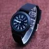 Zegarki dla dzieci 2022 Jinnaier Mężczyźni Dzieci Chłopcy Moda Cool Quartz Saber Studenci Płótno Elektroniczny Wrist Watch