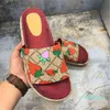 2022 Kapcie Moda Gruba Dolna Designer Kobiety Buty Cartoon Alfabet Lady Womens Platform Slajdów Sandal Leather Heels List High Heel