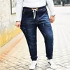 Homens Nova máscara de ópera de Pequim Bordado Elástico Cintura Elástica Calças de Jeans Moda Masculino Denim Calças Plus Size 5XL 6XL 7xL 8xL 201116