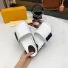 2022 디자이너 여성 벨크로 슬리퍼 풀 베개 컴포트 부드러운 송아지 가죽 편평한 편지 노새 세련 된 착용 쉬운 고무 바닥 너비 슬라이드 상자