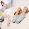 Diseñador de la marca Mujer Mulas Zapatos Tacones altos Chanclas Zapatillas de punta cuadrada V Cuñas abiertas Zapatos Diapositivas de cuero Mujer Mula Zapatilla Y200423