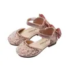 Neue Kinder Lederschuhe Mädchen Hochzeit Schuhe Kinder Prinzessin Sandalen Pailletten Bogen Mädchen Casual Tanzschuhe Flache Sandalen E462 AA220311