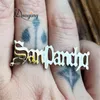 Anillo con placa con nombre personalizado HIYONG, anillo con nombre personalizado tallado a mano, anillo con estilo de letra, anillos personalizados 2010062153