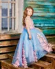 2020 Ball Gown Abiti da ragazza di fiori Gioiello senza maniche Fatto a mano Fiore Appliqued Abito di compleanno con perline Ruffle Custom Made Girl Pageant Gown