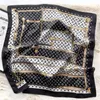 22ss 20style 70 * 70 cm designer cartas cadeia cópia floral seda lenço para mulheres luxo clássico clássico velho flor punho saco lenços de fita de paris bagagem