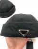 2020 hommes et femmes chapeau classique sport casquette de rue modèles de couple longueur après casquette décoration triangle en métal tissu imperméable pour m1270802