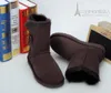 Vente chaude courte 5803 femmes bottes de neige Doux confortable garder au chaud botte Bottes en peluche en peau de mouton avec carte de sac à poussière de qualité supérieure Beau cadeau Transbordement gratuit