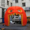 巨大なハロウィーンの膨脹可能なカボチャのアーチウェイ4mのオレンジの空気吹き付けるカボチャの頭部アーチ型のドアのためのドア