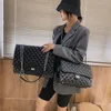 Varumärke Designerväskor 2021 koreansk version av Rhombic Chain Axelväska med stor kapacitet Mode All-match Messenger Cross Body