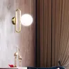 Lámpara de pared de cabecera de bola de cristal nórdica 2020, diseño de molécula de latón Retro a la moda, vestíbulo de cocina, estudio, iluminación Led decorativa para interiores