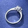 Cluster-Ringe 1,0 Moissanit-Diamant-Solitärring aus Weißgold mit seitlichen Diamanten, 925er-Sterlingsilber, Kronen-Design, Hochzeit