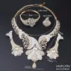 Exquisite Dubai Gold Hochzeit Brautbrautjungfer Vollstall -Statement Halskette Ohrringe Bangelring Party Kostüm Schmuck Set9723417