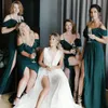 Sexig Billiga A Line Bridesmaid Dresses Spaghetti Straps High Side Split Wedding Guest Dress Maid of Honor Gowns Robes de Demoiselle d'Honneur