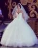 Princess Sweetheart Ball Gown Wedding Dresess Top Glitter 스팽글 반짝이는 긴 신부 가운 바닥 길이 플러스 크기 흰색 활 wedd9347268