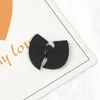 Gran venta de dibujos animados lindo personalizado letra WUTANG aleación esmalte pin insignia broche
