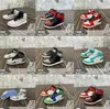 5 paires 3D Sneaker porte-clés pour femme hommes enfants porte-clés cadeau mode chaussures porte-clés voiture sac à main porte-clés chaussures de basket-ball porte-clés
