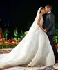 2021 Lyxig katedral Bröllopsklänningar Plus Storlek Spaghetti Straps Arabiska Sequined Bridal Gowns Custom Made Heavy Beaded Wedding Dress