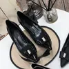 Plataforma Designer de luxo Top Quality Womens Formal Sapatos de Moda Pontagem de Couro Médio Patente Verão Elegante Metal Botão Original Caixa Tamanho 35-41