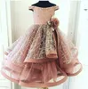 Blush Pink 2021 Flower Muchacha Vestidos Bola Vestido Little Girl Cumpleaños Vestidos Vintage Off Hombro Comunión Pago Vestidos