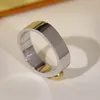 Nowy litera V Pierścień ze stali nierdzewnej kwadratowy czteroletnia pary kwiatowe projektant biżuterii Midi Pierścienie