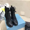 2022 Designer Stivaletti da donna Stivaletti in pelle e tessuto di nylon Stivaletti con lacci spazzolati Australia Sneakers invernali Taglia US 4-11