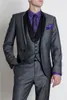 Новое прибытие Groomsmen Пик черный отворот Groom Смокинги One Button Мужские костюмы Свадебные / выпускной вечер / ужин Шафер Blazer (куртка + штаны + Tie + Vest) K757