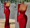 Seksowny Elegancki Plus Rozmiar Czerwony Mermaid Prom Dresses One Ramię Z Długim Rękawem Dla Kobiet Płetki Długość Piętro Wieczór Pageant Suknie Custom Made Made