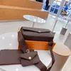 Bolsas de envelope de designer de luxo Mans Bag Mensageiro New Brown Bolsa de Três em One composta Simples Comutora Sólida Sóstica Small Square Womens