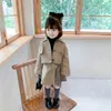 Outono bebê menina moda 2 peças conjuntos estilo coreano trench terno casaco + saia cáqui xadrez retalhos meninas jaquetas