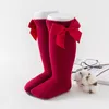 Calzini da bambina in cotone con fiocchi grandi Calzini da principessa per bambini alti al ginocchio per ragazze Calzino lungo per neonato Stile autunno inverno Y20102619904