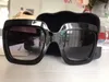2020 Hot 083S 008 54mm överdimensionerade fyrkantiga svarta kvinnor solglasögon Nya med taggar Box Mixed Color Glittered Gradient Overized Square 298p
