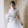 Luxury Floral Lace Appliques Wedding Dress Long Sleeves A Line Bridal Gowns Crew Neck Ivory Tulle Chapel Bride Wedding Dresses Court Train 2022 robes de mariée