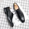 Läder Business Dress Shoes Italien Lace Up Formell Wear Skor Män Osynlig Öka Casual Shoes
