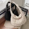 HBP Preto Quilted Retro Sacos de Grande Capacidade Bolsas Saco Feminino 2021 Novo Estilo Moda All-Match Simple Ombro Bags