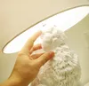 樹脂ウサギライト現代LEDテーブルランプベッドルームベッドサイドランプ黒/白リビングルーム家の装飾照明屋内ライトフィクスチャ