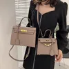 Fábrica Atacado Mulheres Saco Elegante Atmosfera Lichia Padrão Portátil Sacos De Ombro Verde Moda Ombros Bolsas Joker Couro Messenger Bolsa 8222 GRYRT