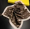 Sciarpa di seta da donna di alta moda Sciarpa di moda con lettera Fascia per capelli di marca Sciarpa piccola Accessori per foulard variabili Regalo di attività