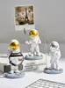 Resina creativa Astronauta Figuras decorativas para el hogar Foto Deoración Moderna Sala de estar Decoración Accesorios Oficina Decoración Artesanía 201201
