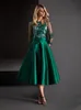 Cocktail vert Mère de la mariée Robe une ligne en satin appliquée de thé robe invitée personnalisée à manches longues en soirée formelle Rob2398192