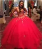 2021 Sweet 16 Dresses Red Ball Gowns Sweetheart Gorgeous Quinceanera Klänning Guld Appliques Lace Girl Party Formell Prom Evening Gowns Al7485