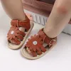 2022 Spädbarnsskor Toddler Babyflicka Skor Sommarlägenheter Sandal Blomma Mjuk Gummi Sole Anti-Slip Crib Skor Första Walker