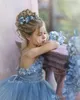 2021 Dusty Blue Flower Girls 'Dresses z ręcznie robione kwiaty Zroszony spaghetti paski Wielopiętrowe spódnica Tulle Communion Pageant Party Ball Suknia