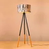 Nieuwste ontwerp creatieve warme persoonlijkheid ronde hout verticale tripod vloerlamp met lichtbron US plug moderne ontwerp vloerlampen